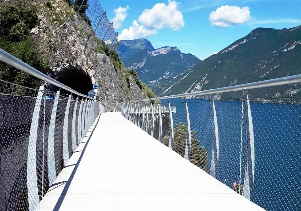 Residence Hotel Maxi Limone sul Garda 3*,